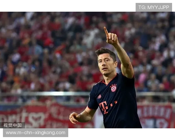 莱万身后插上的冲击再次打穿对手防线——把握突破的训练新纪元